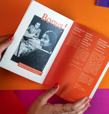 Intérieur orange d'une brochure virtuel, réel créées par Léa rousse Radigois